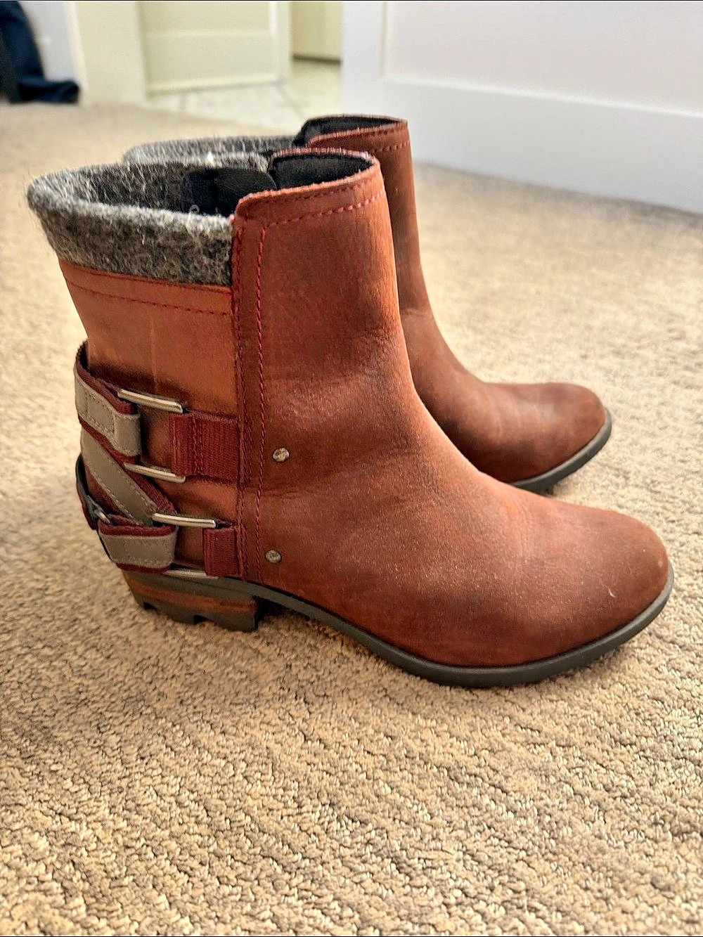 Sorel leather Chelsea Ankle Boots